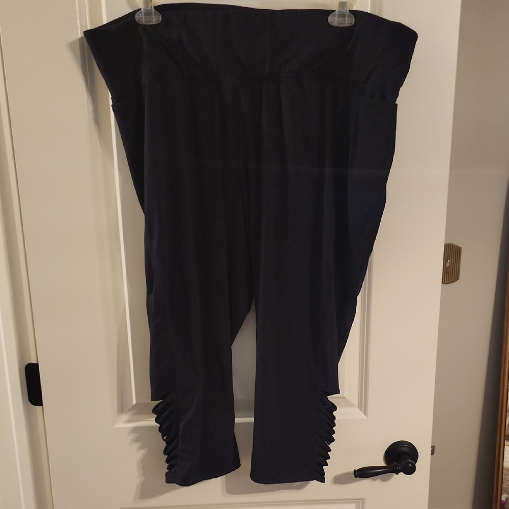 Livi Active Black Capris with Ruched Hem